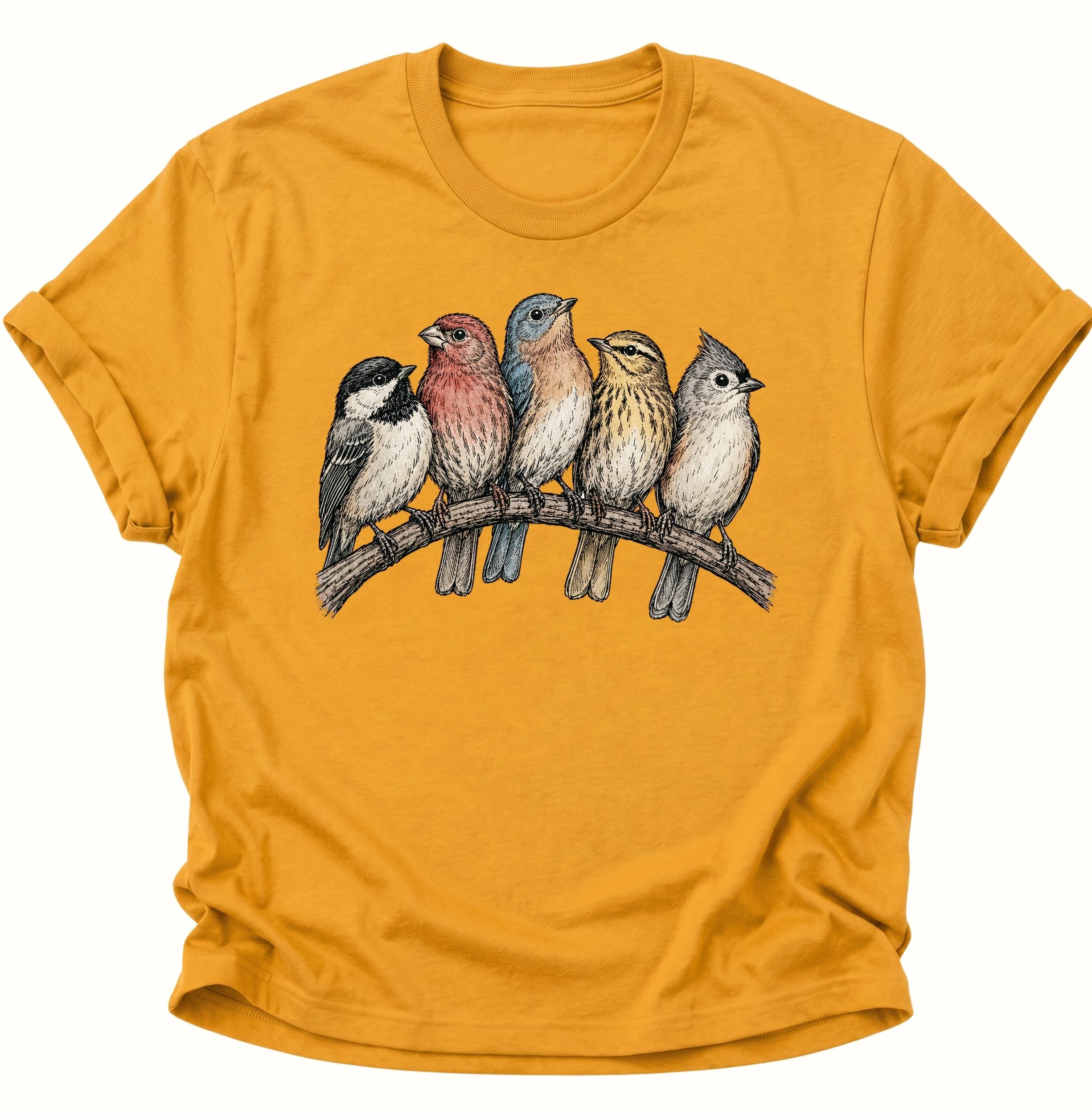 Gelbes Unisex T-Shirt mit fünf bunten Singvögeln auf einem Ast im Vintage-Stil von Pine & River.
