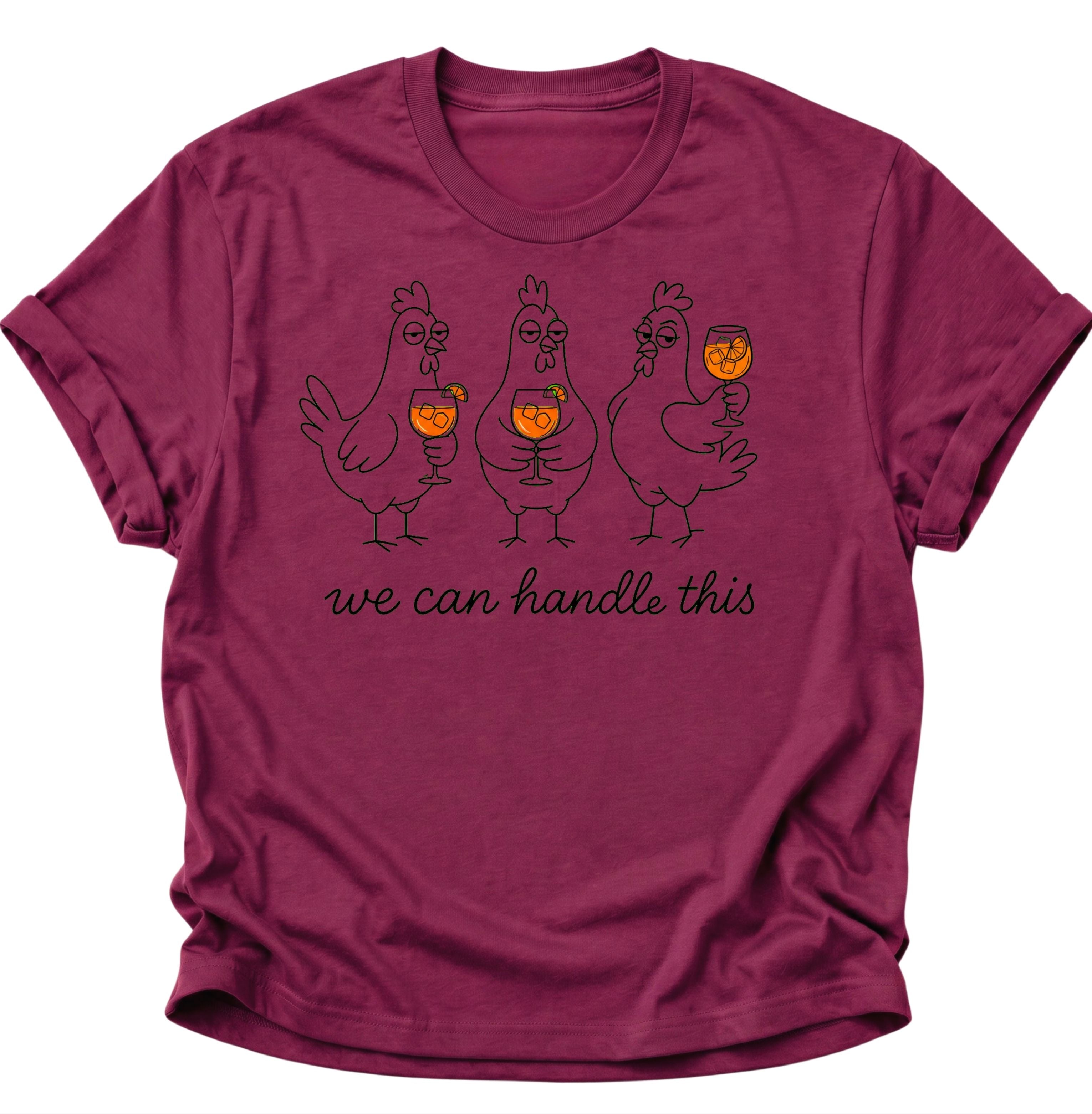 Cardinal red Unisex T-Shirt mit Hühnergruppe, orangefarbenen Drinks und „we can handle this“ von Pine & River.
