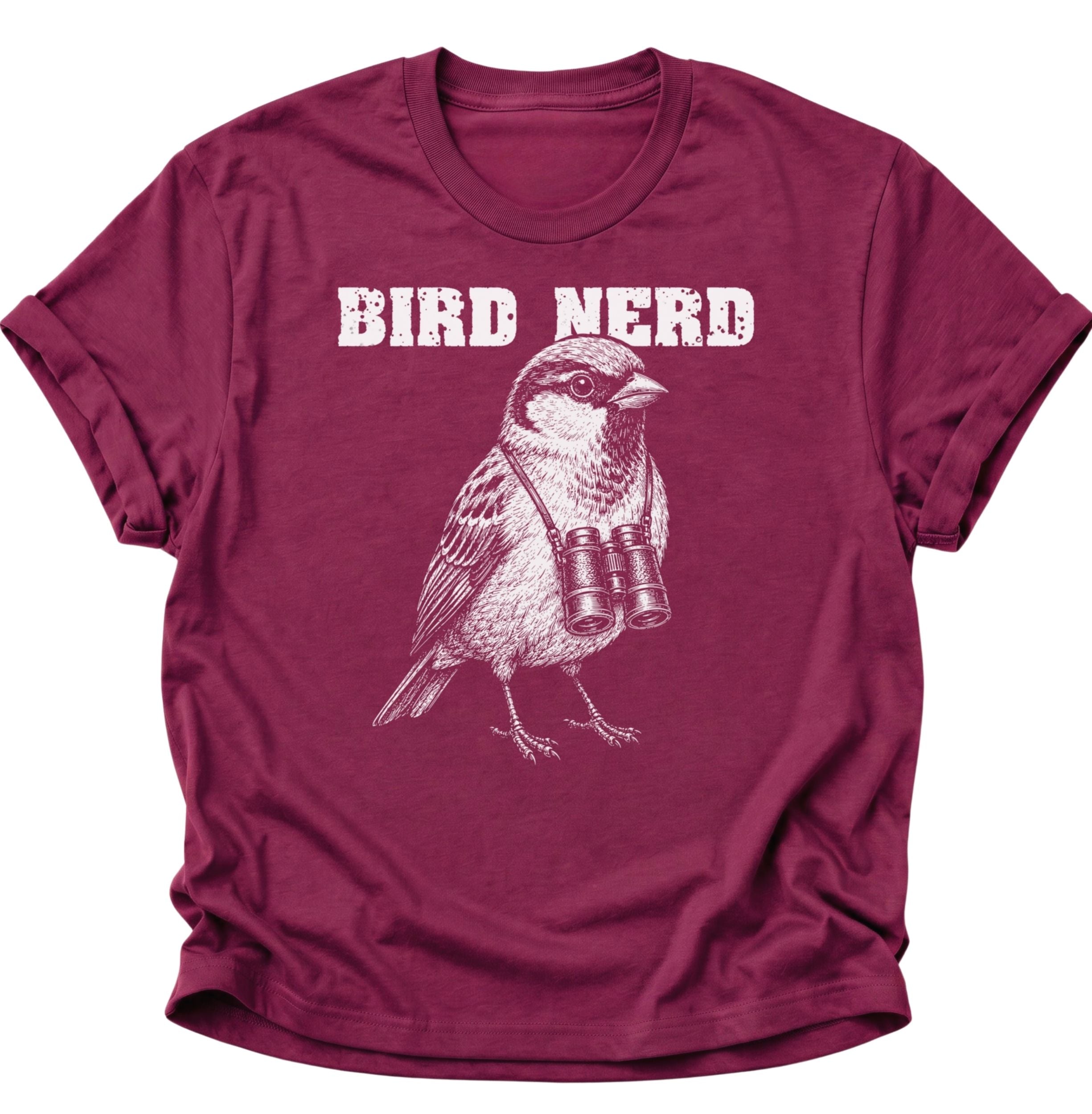 Cardinal red Unisex T-Shirt mit gezeichnetem Vogel, Fernglas und großem Bird-Nerd-Schriftzug von Pine & River.
