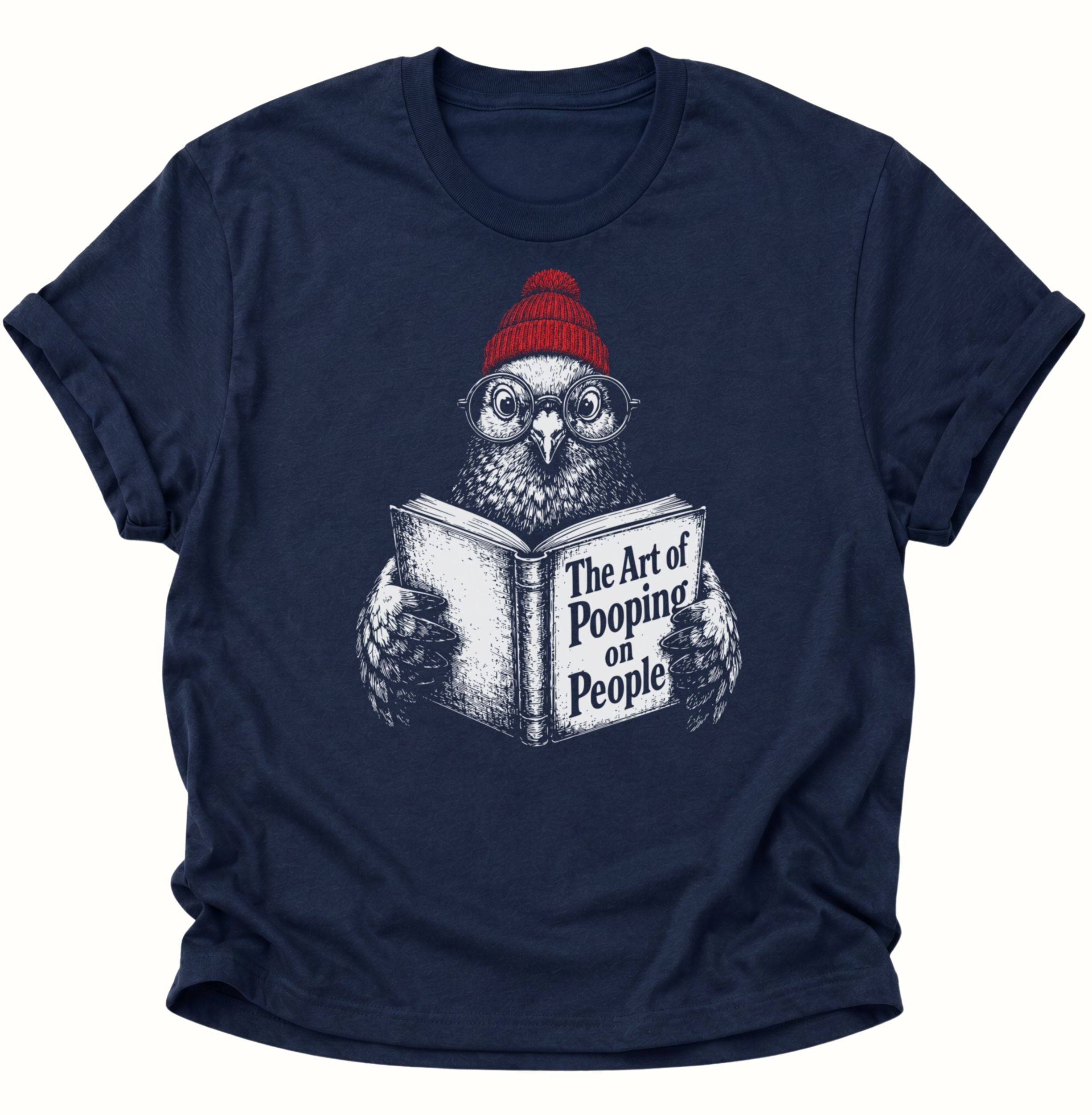 Navy Blue Unisex T-Shirt mit detailreichem Vogel, runder Brille und humorvollem Buch von Pine & River.
