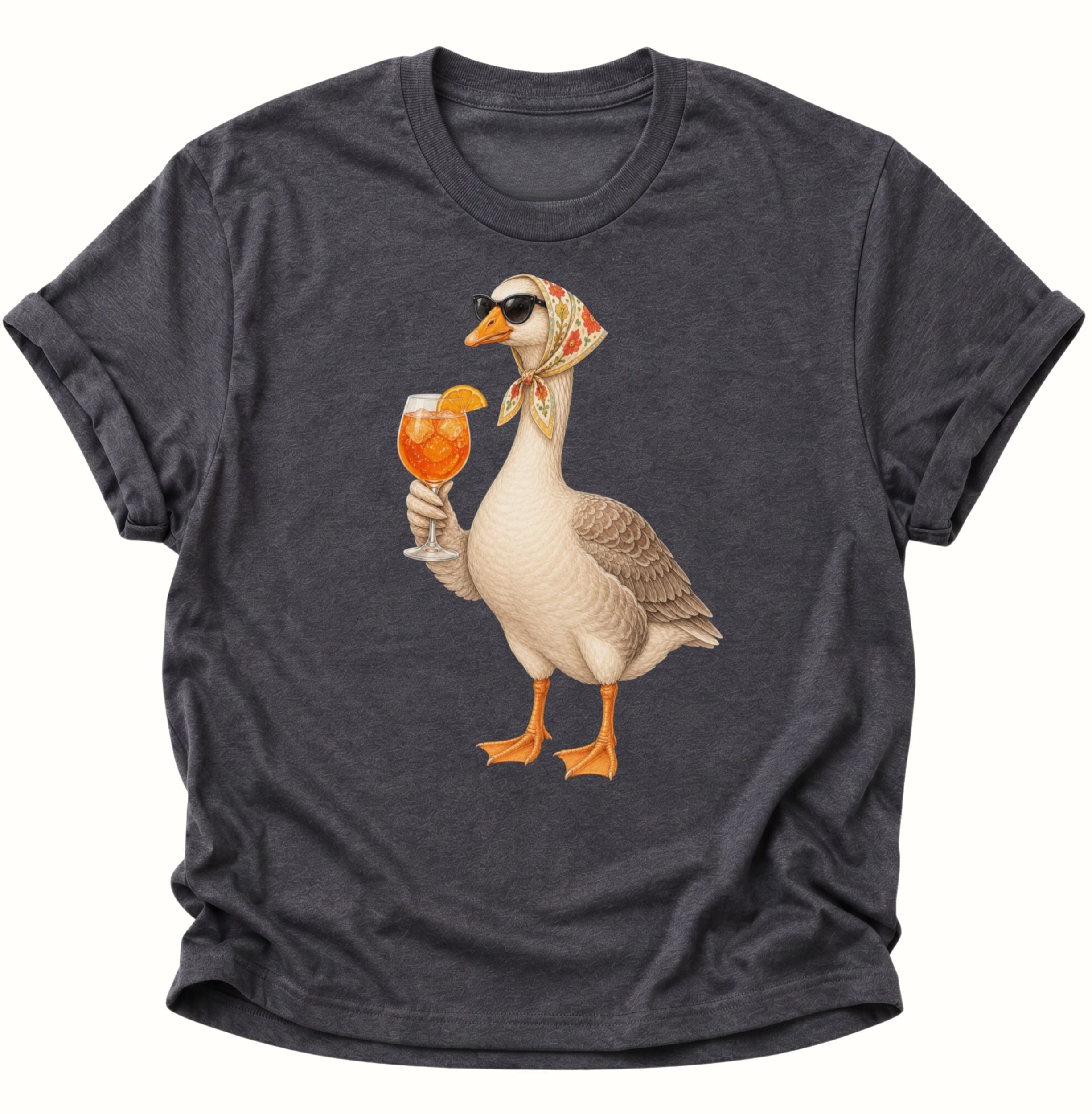 Dark heather Unisex T-Shirt mit Cocktail-Gans, floralem Kopftuch und Sonnenbrille von Pine & River.

