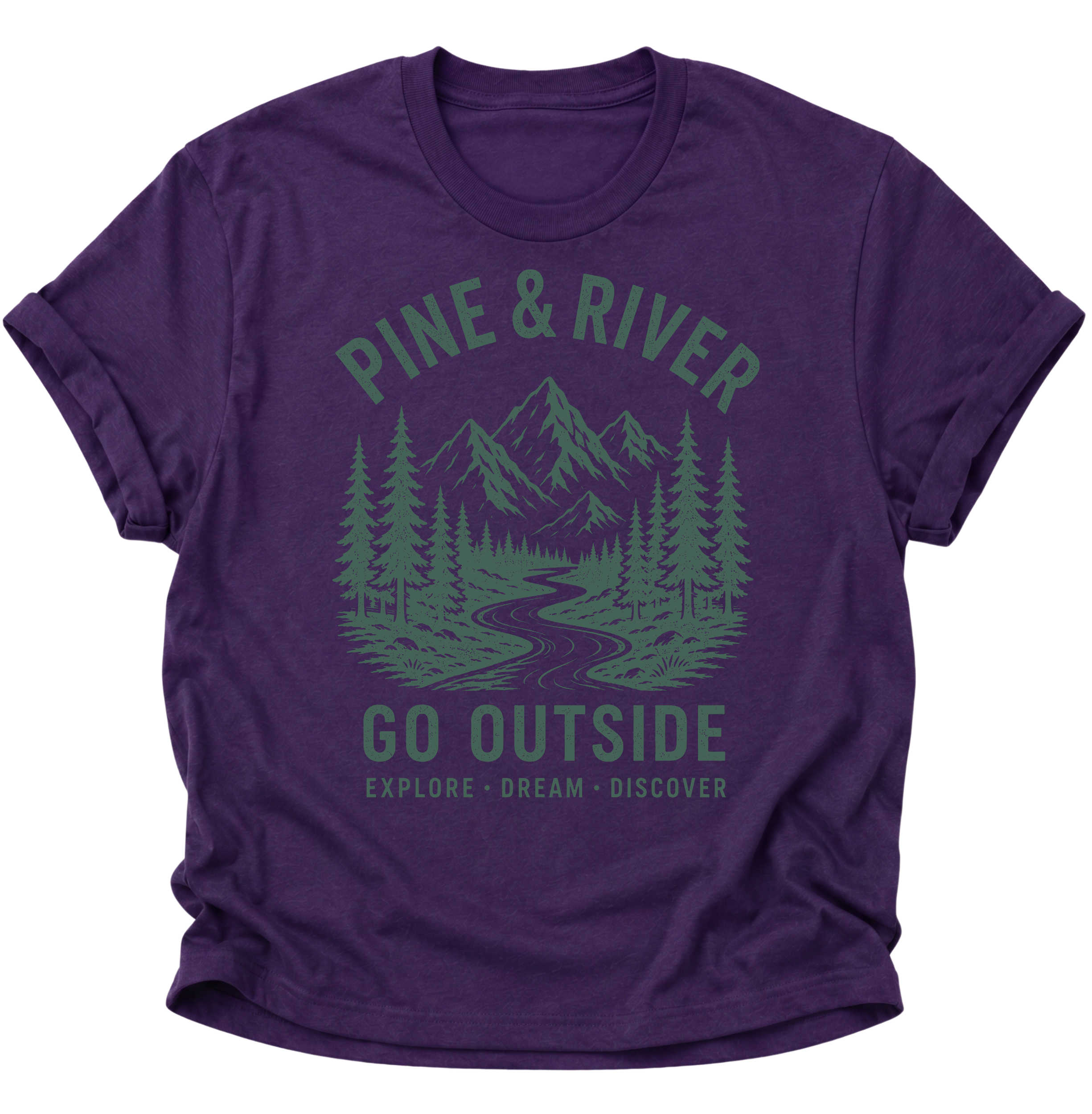 Unisex T-Shirt in Purple mit Waldpanorama, Bergen und Outdoor-Spruch von Pine & River.
