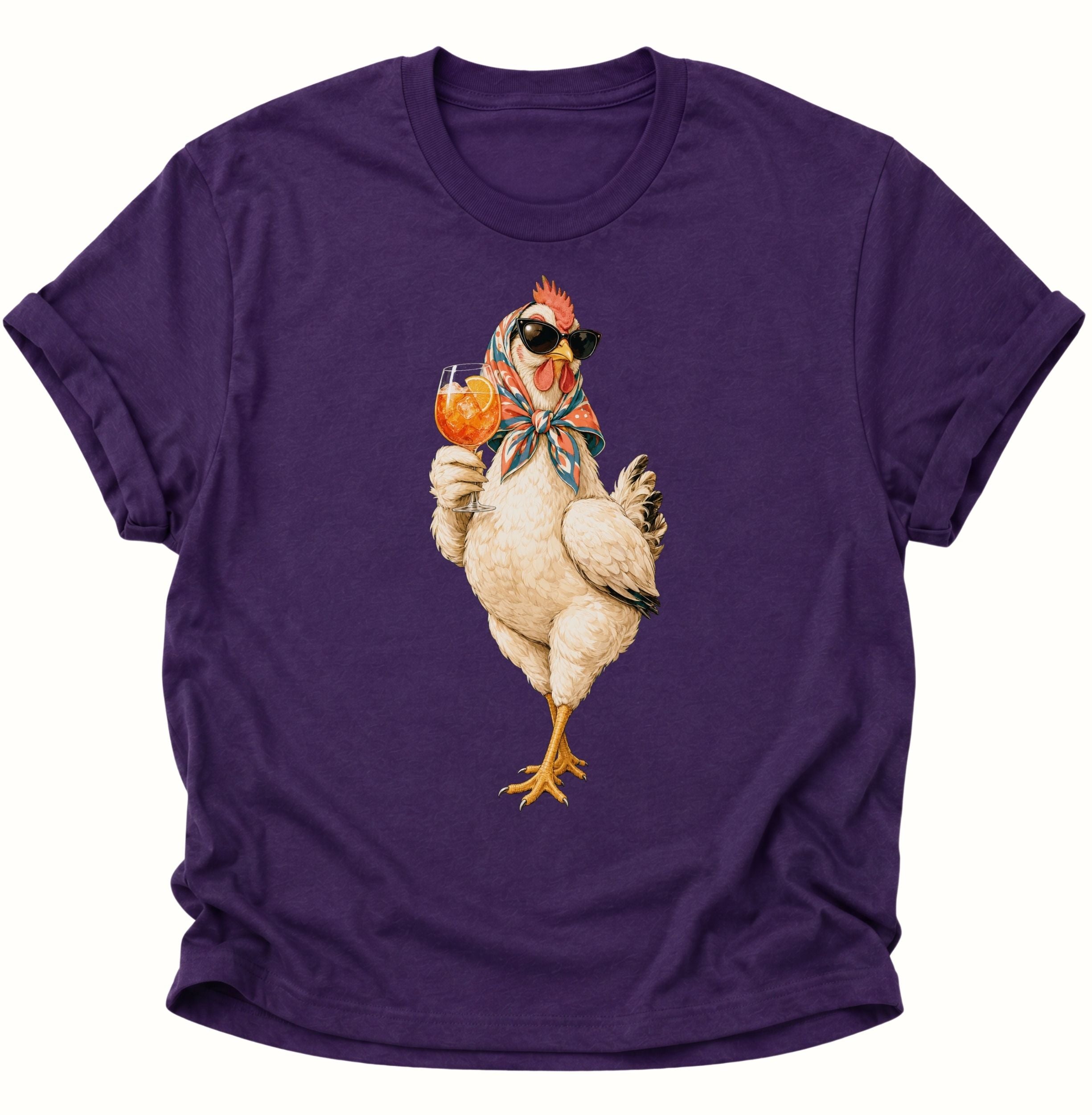 Purple Unisex T-Shirt mit lässigem Huhn, Sonnenbrille, buntem Halstuch und fruchtigem Drink von Pine & River.
