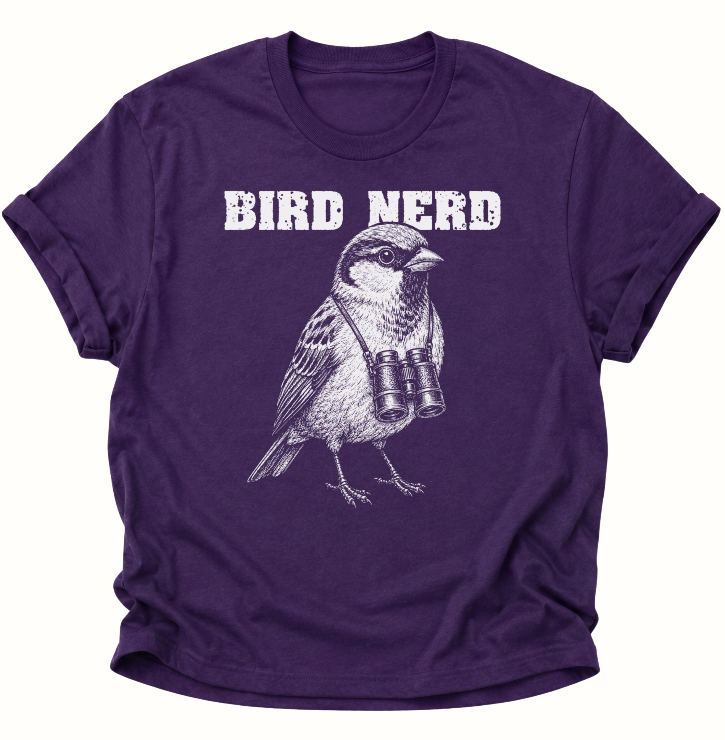 Purple Unisex T-Shirt mit Vintage-Vogel, Fernglas und humorvollem Bird-Nerd-Motiv von Pine & River.
