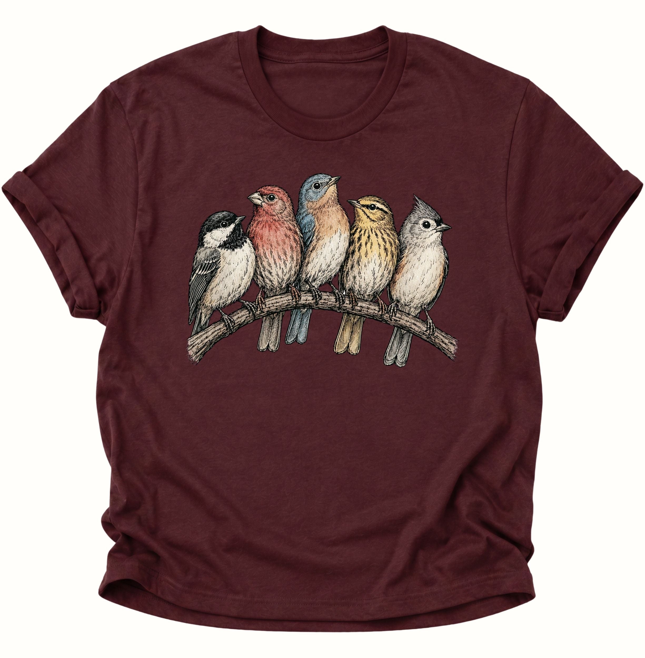 Maroon Unisex T-Shirt mit detailreicher Vogelgruppe in Schwarz, Rot, Blau, Gelb und Grau von Pine & River.

