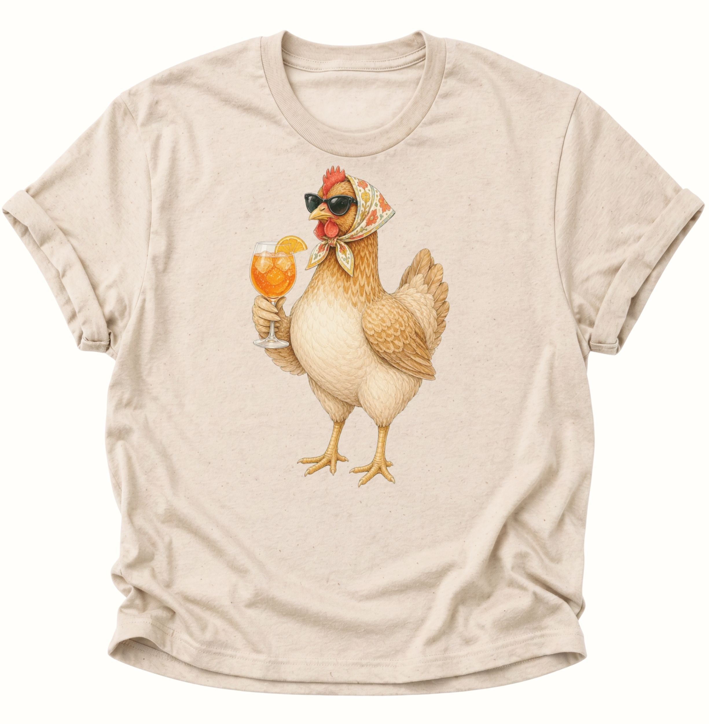Nature farbenes Unisex T-Shirt mit Hühnerdame, Sonnenbrille und fruchtigem Drink mit Eis von Pine & River.

