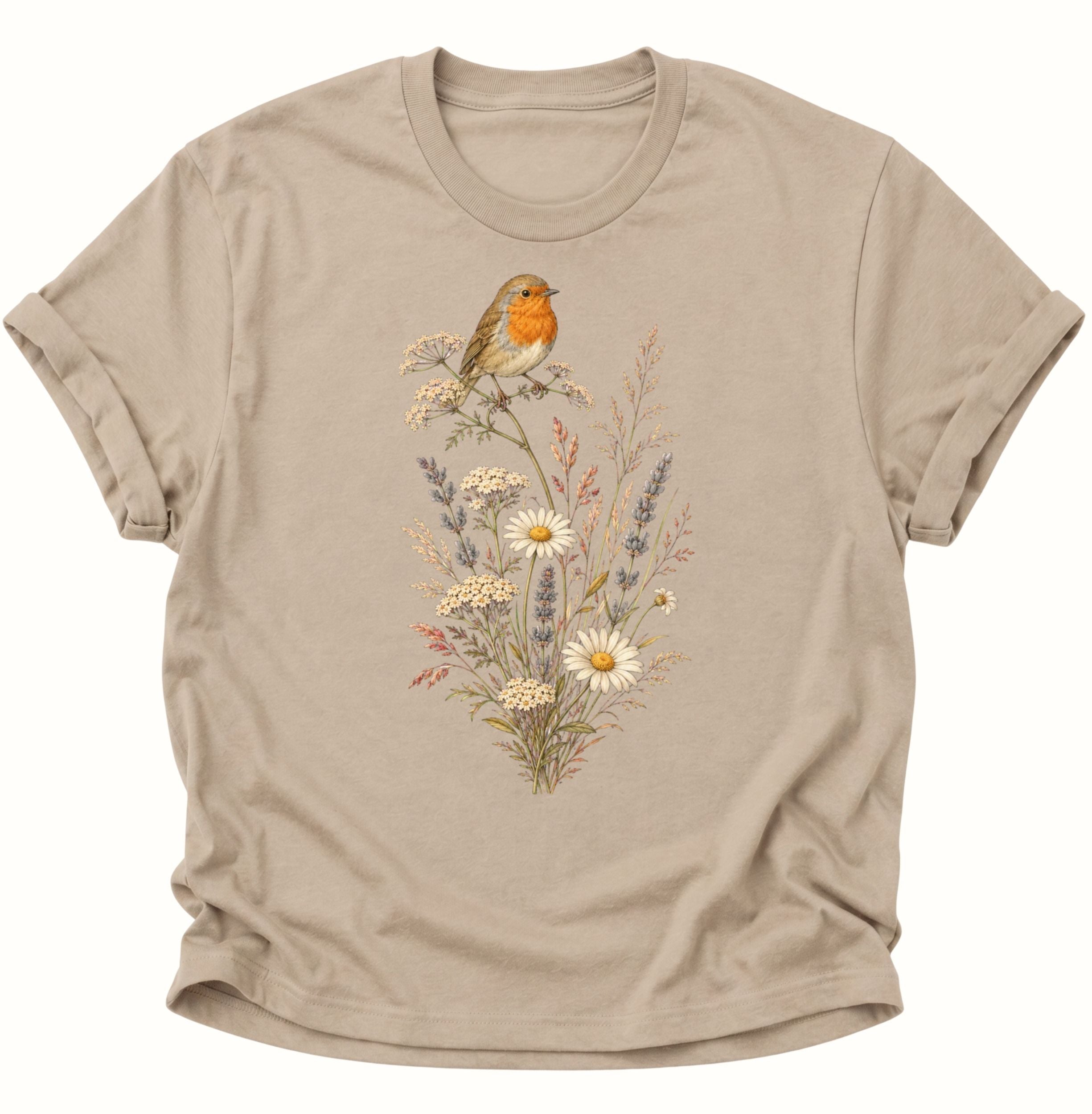 Sandfarbenes Unisex T-Shirt mit Rotkehlchen, Gänseblümchen und feinen Pflanzenstängeln von Pine & River.
