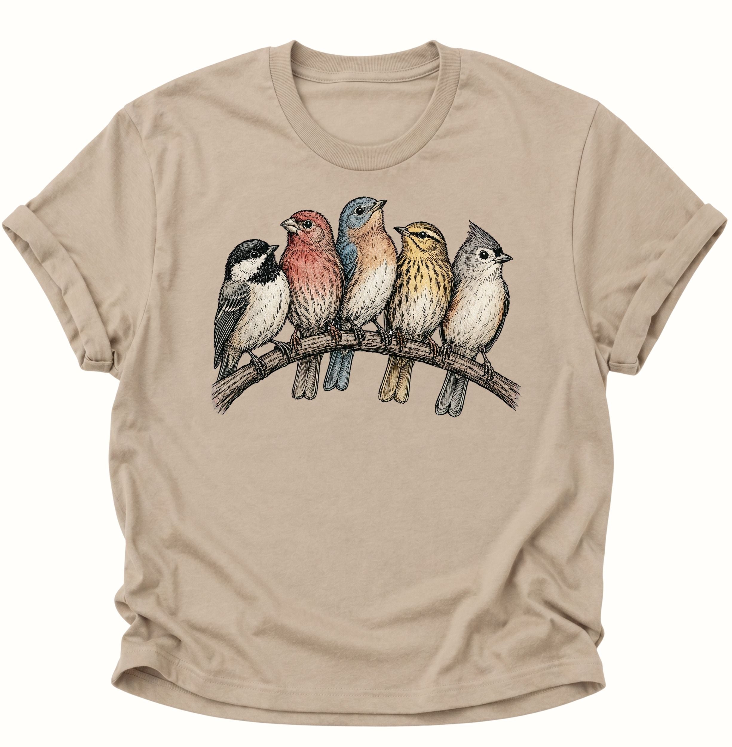 Sand Unisex T-Shirt mit farbenfroher Singvogelgruppe auf einem Ast von Pine & River.
