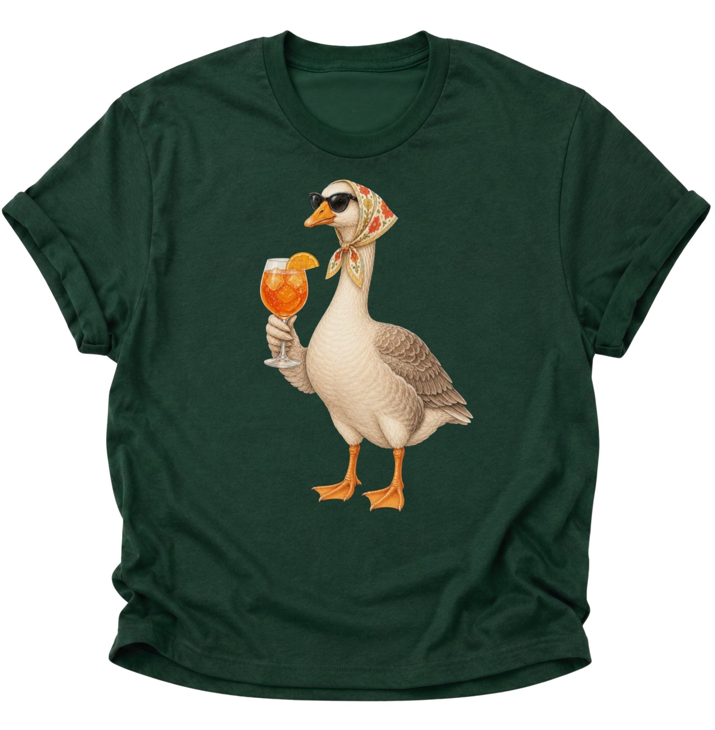 Forest Green Unisex T-Shirt mit Gans, dunkler Sonnenbrille und orangefarbenem Cocktail von Pine & River.
