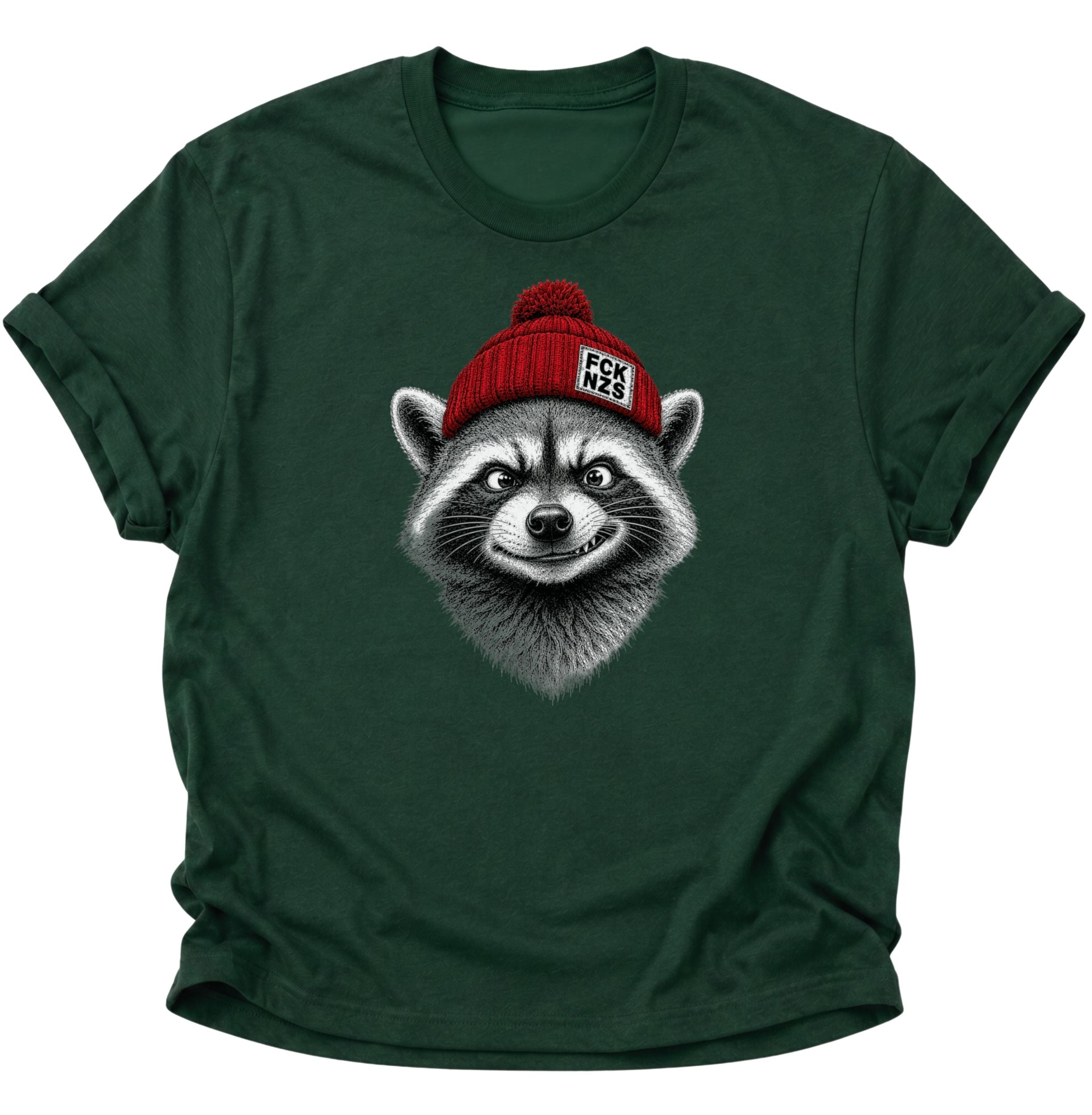 Forest Green antifaschistisches Waschbär Shirt mit roter FCK-NZS-Beanie und detailreicher Illustration

