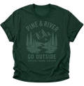Unisex T-Shirt in Forest Green mit nostalgischer Berglandschaft für Outdoor-Abenteuer von Pine & River.
