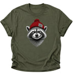 Military Green Waschbär FCK NZS T-Shirt mit roter Mütze und rebellischem Statement-Motiv
