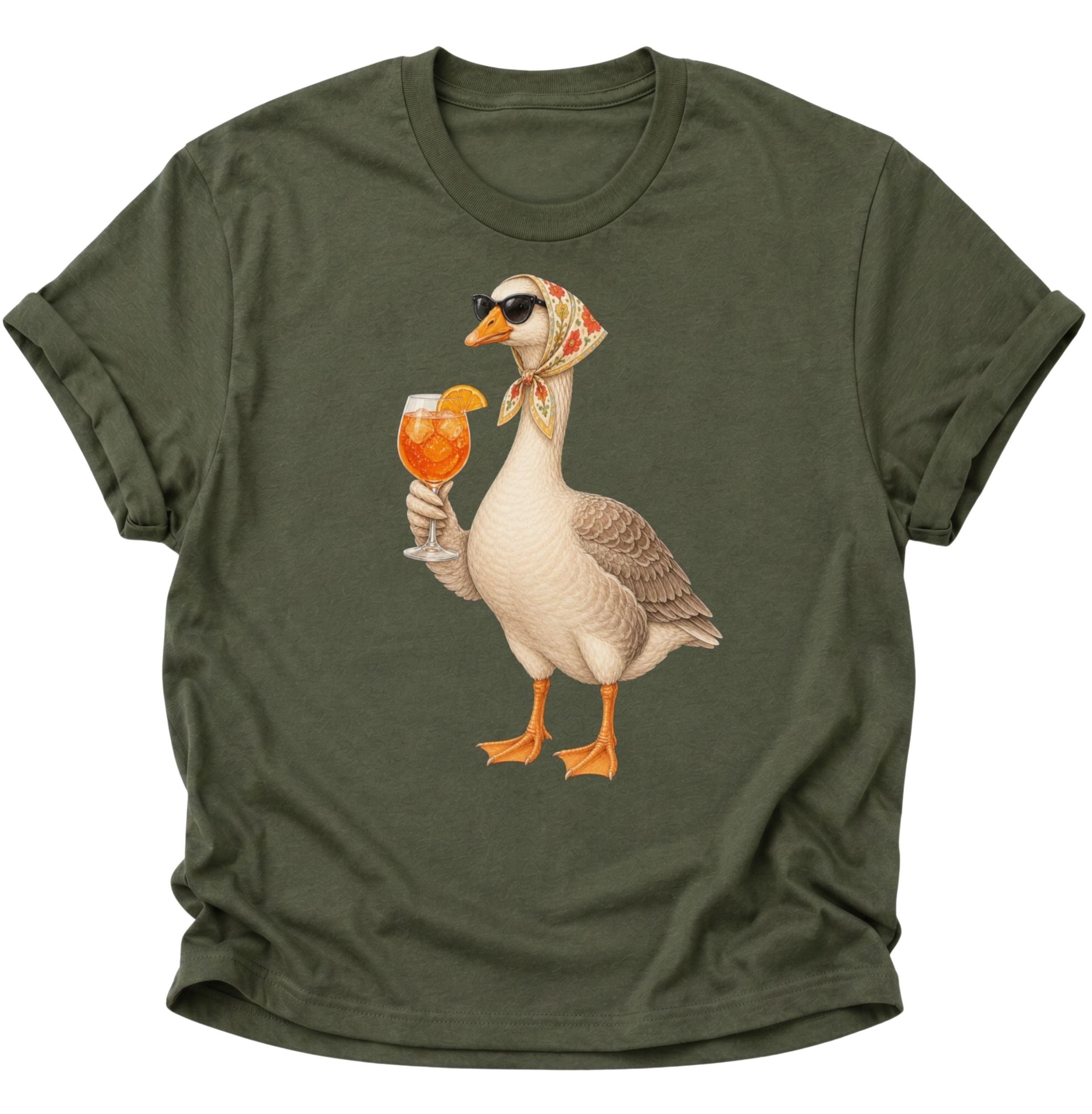 Military Green Unisex T-Shirt mit lässiger Gans, Kopftuch und Cocktailglas mit Eiswürfeln von Pine & River.
