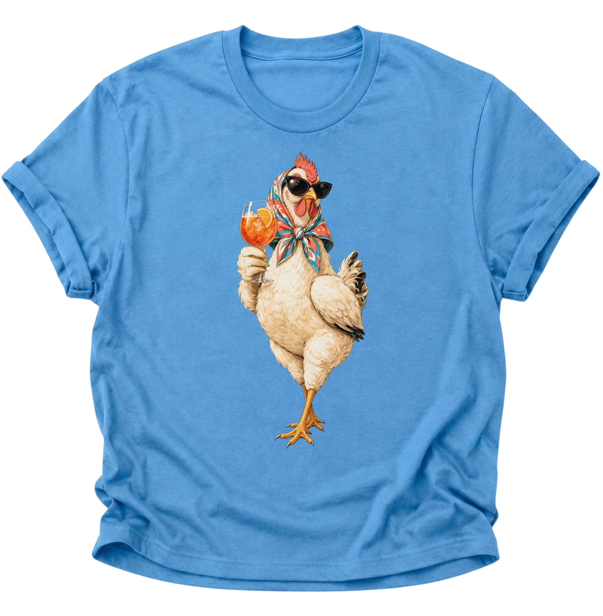 Carolina Blue Unisex T-Shirt mit cooler Henne, Sonnenbrille und fruchtigem Cocktail in der Kralle von Pine & River.
