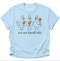 Light Blue Unisex T-Shirt mit drei entspannten Hennen und gefüllten Cocktailgläsern von Pine & River.
