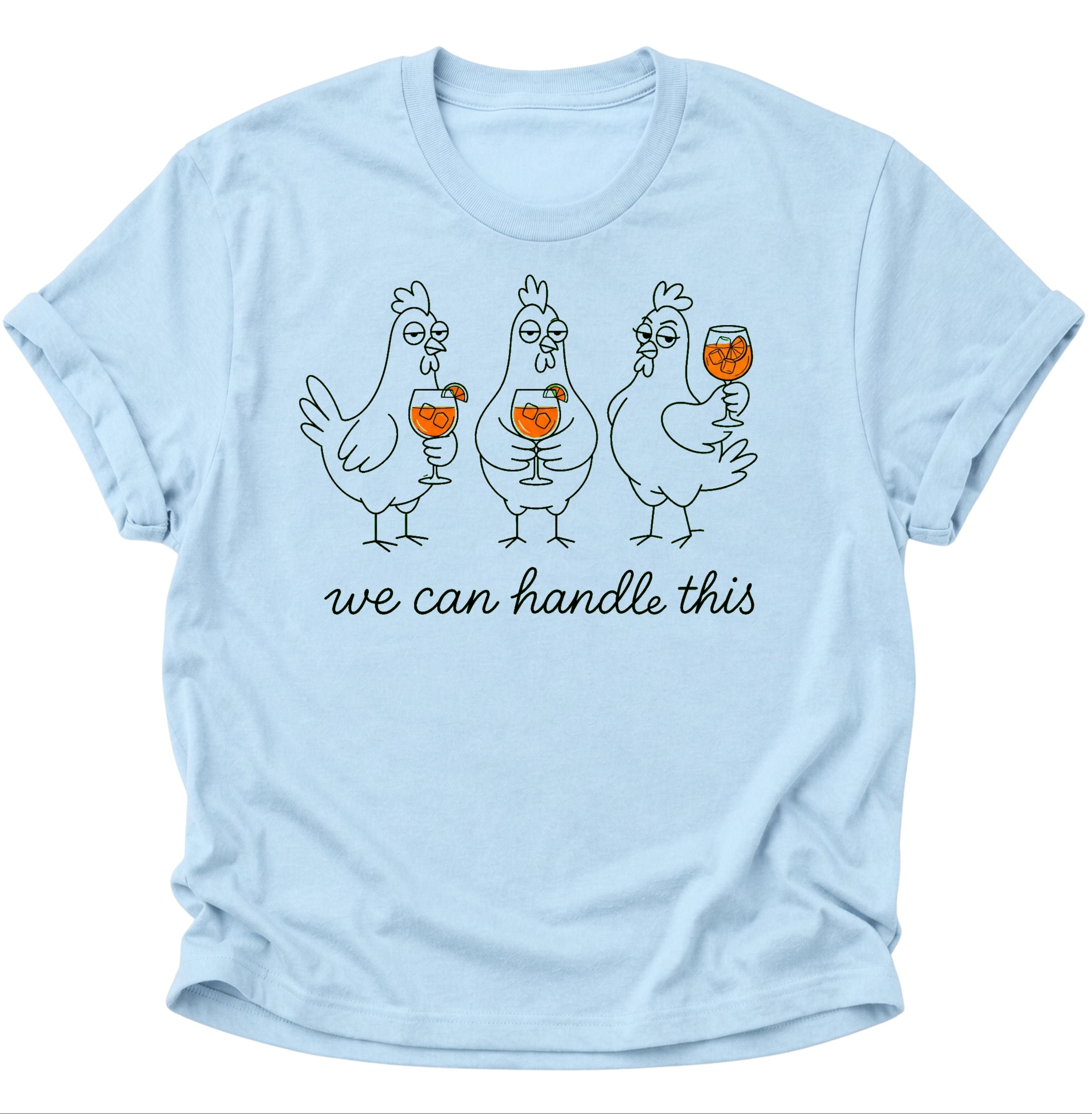 Light Blue Unisex T-Shirt mit drei entspannten Hennen und gefüllten Cocktailgläsern von Pine & River.
