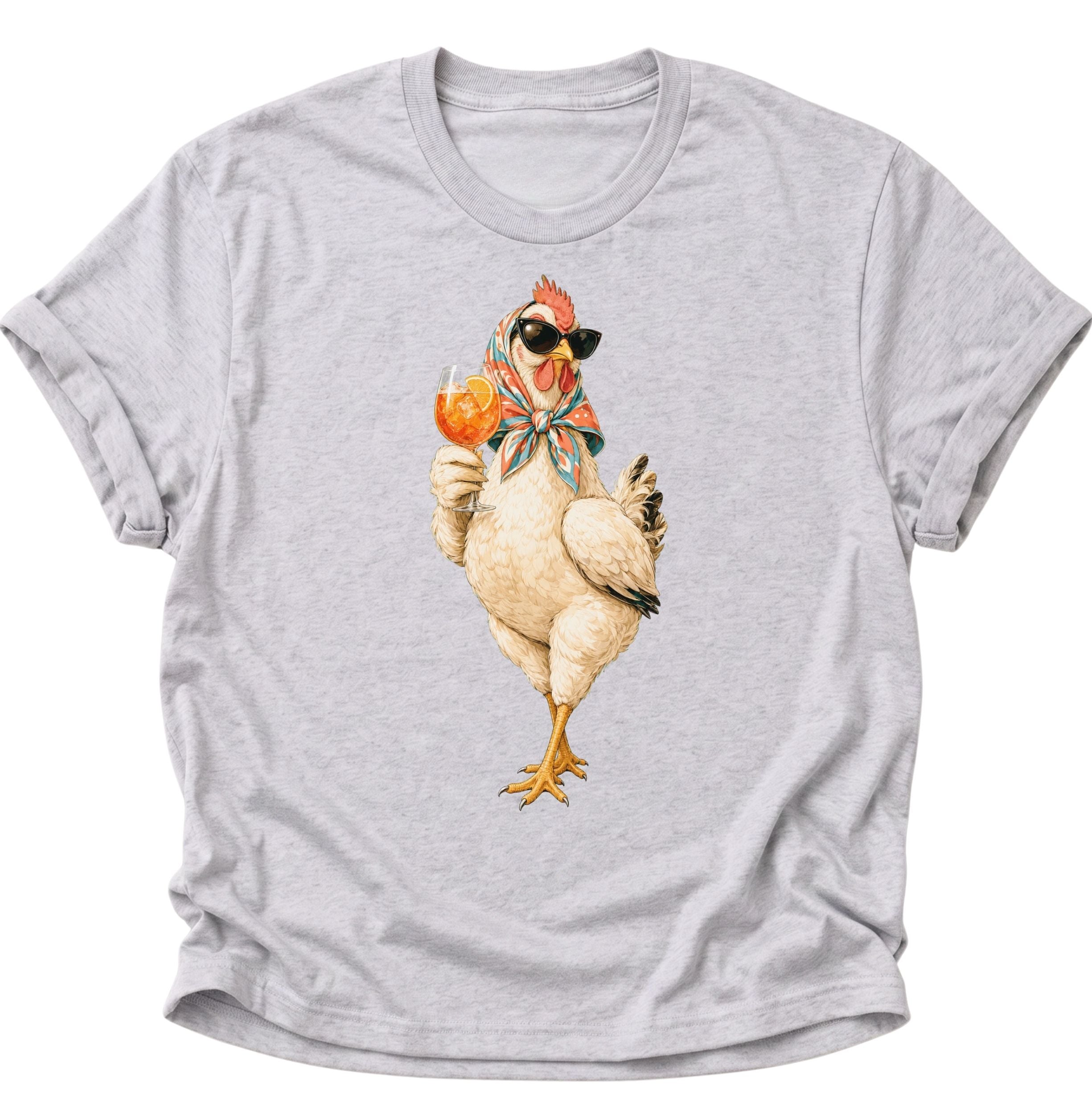Ash Grey Unisex T-Shirt mit Huhn, buntem Kopftuch, Sonnenbrille und Cocktailglas mit Orangenscheibe von Pine & River.
