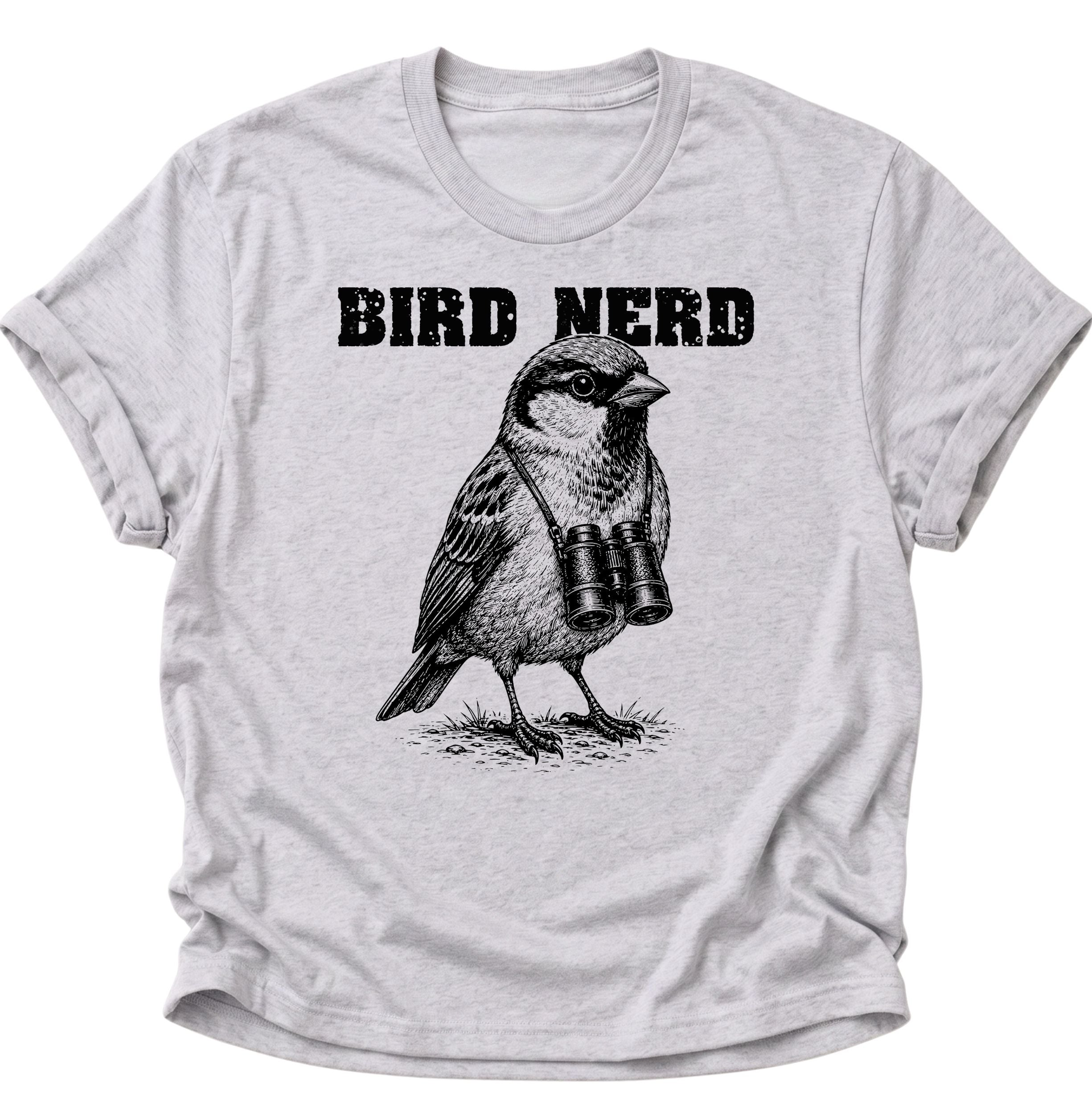 Ash Grey Unisex T-Shirt mit Vogel, umgehängtem Fernglas und markantem Bird-Nerd-Schriftzug von Pine & River.
